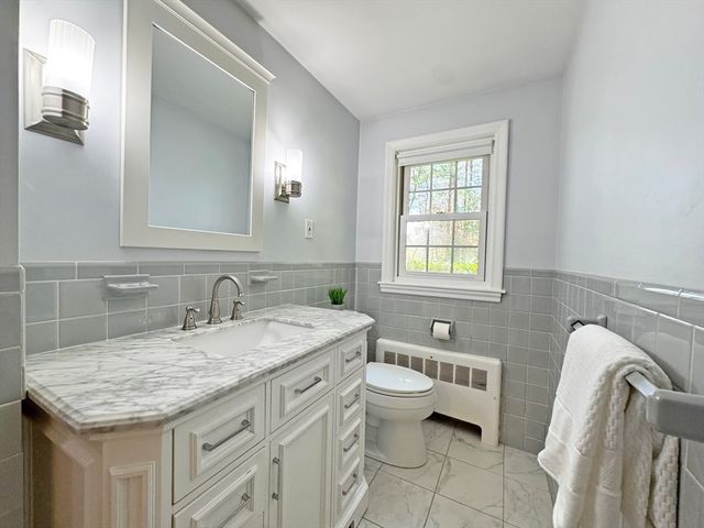 43 Sherburn Cir, Weston, MA 02493