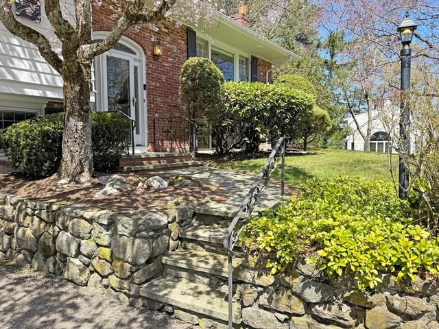 43 Sherburn Cir, Weston, MA 02493