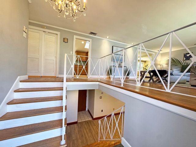 43 Sherburn Cir, Weston, MA 02493