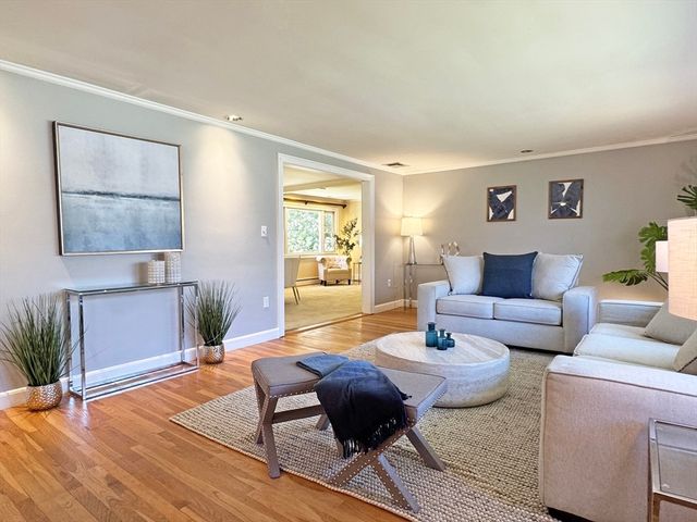 43 Sherburn Cir, Weston, MA 02493