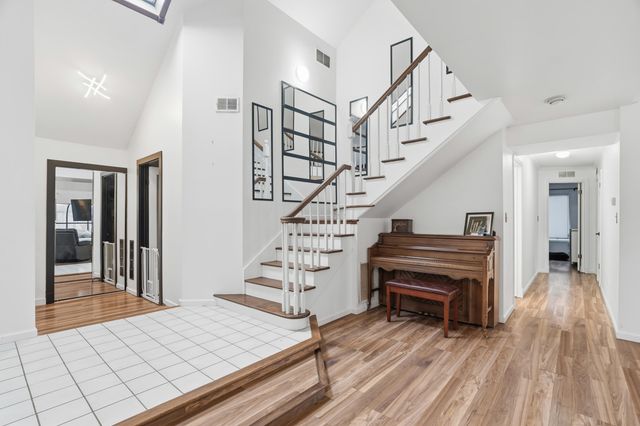 2039 Dorchester 3, Schererville, IN 46375