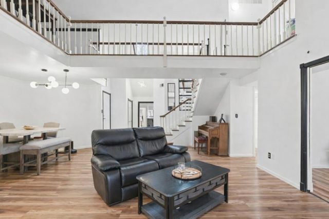 2039 Dorchester 3, Schererville, IN 46375