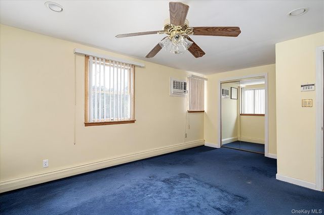 4 Water Lane N, Levittown, NY 11756