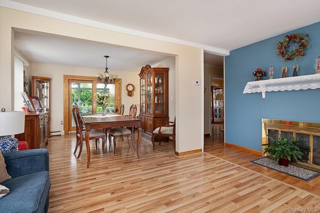 4 Water Lane N, Levittown, NY 11756