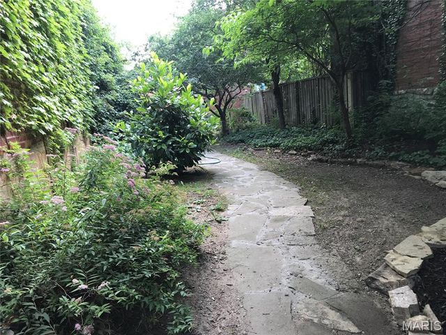 1014 Geyer Avenue, St Louis, MO 63104