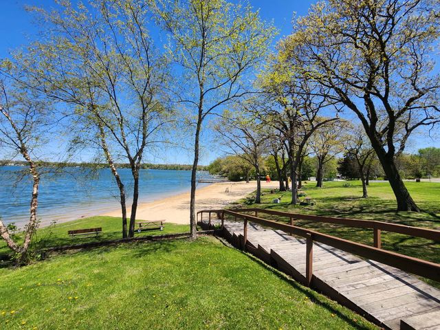 13 E Lake Shore Drive, Round Lake Park, IL 60073