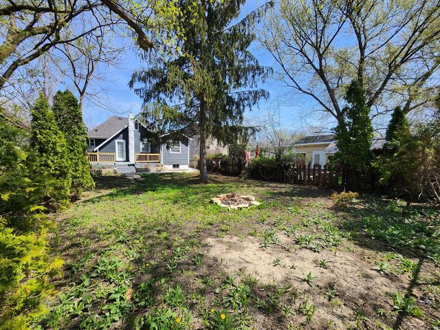 13 E Lake Shore Drive, Round Lake Park, IL 60073