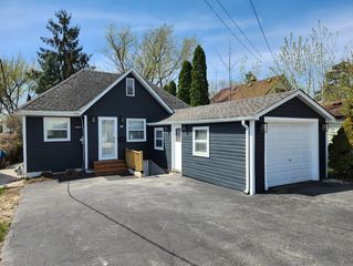 13 E Lake Shore Drive, Round Lake Park, IL 60073
