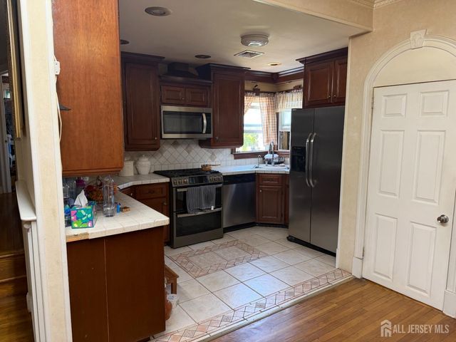 118 Swarthmore Terrace, Metuchen, NJ 08840