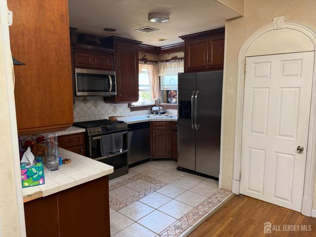 118 Swarthmore Terrace, Metuchen, NJ 08840