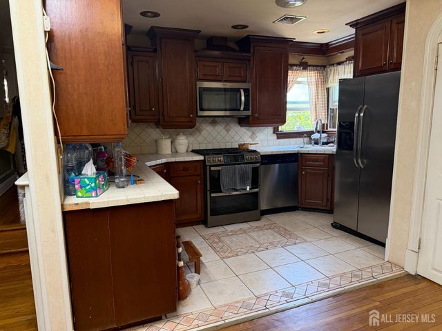 118 Swarthmore Terrace, Metuchen, NJ 08840