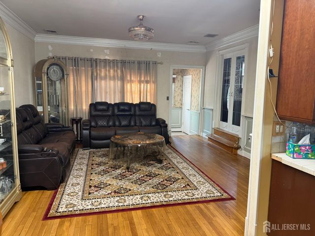 118 Swarthmore Terrace, Metuchen, NJ 08840