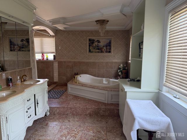 118 Swarthmore Terrace, Metuchen, NJ 08840
