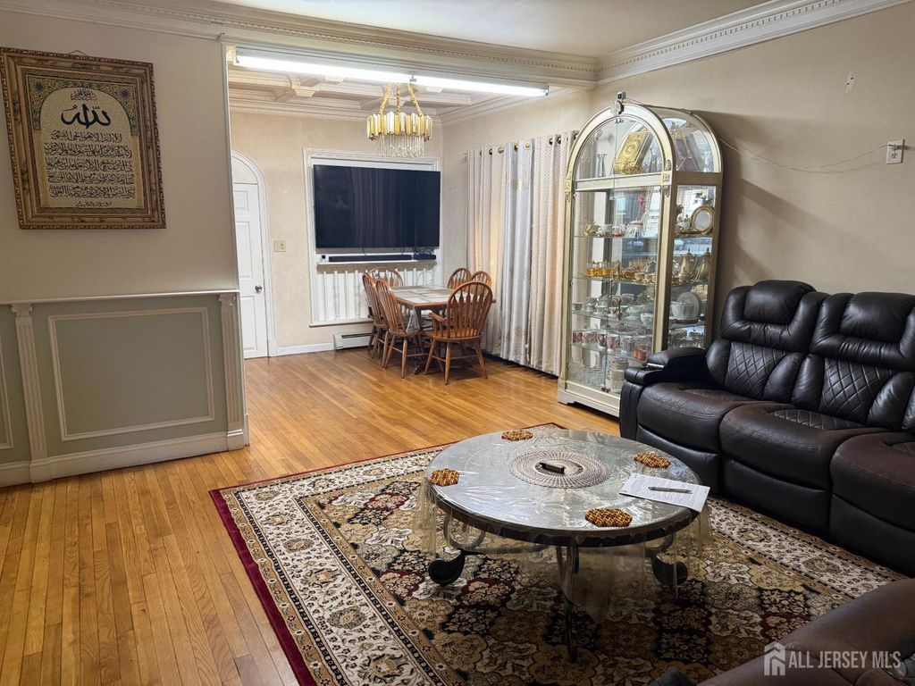 118 Swarthmore Terrace, Metuchen, NJ 08840