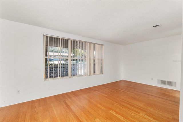 560 E COUNTRY CLUB DRIVE, Williston, FL 32696