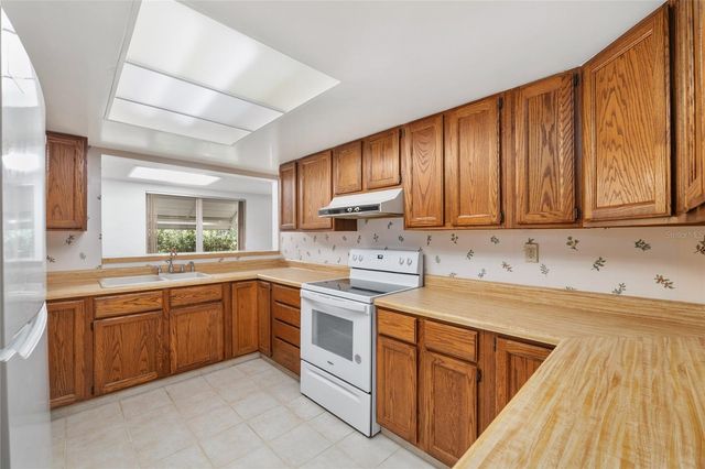 560 E COUNTRY CLUB DRIVE, Williston, FL 32696