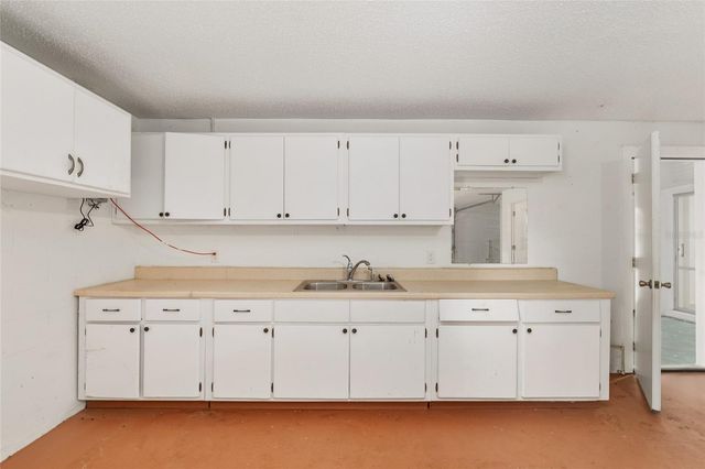 560 E COUNTRY CLUB DRIVE, Williston, FL 32696