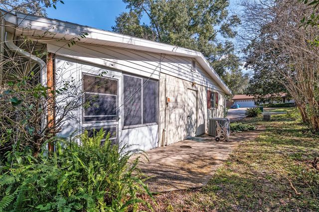 560 E COUNTRY CLUB DRIVE, Williston, FL 32696