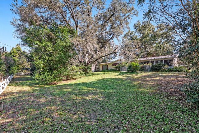 560 E COUNTRY CLUB DRIVE, Williston, FL 32696