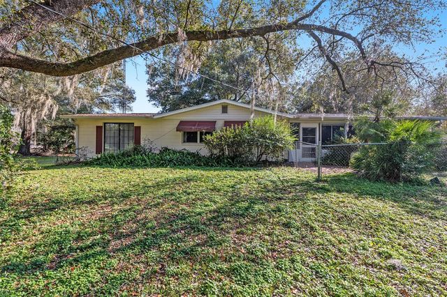 560 E COUNTRY CLUB DRIVE, Williston, FL 32696