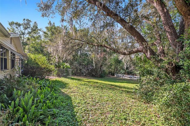 560 E COUNTRY CLUB DRIVE, Williston, FL 32696