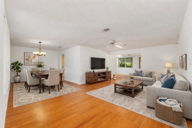 560 E COUNTRY CLUB DRIVE, Williston, FL 32696