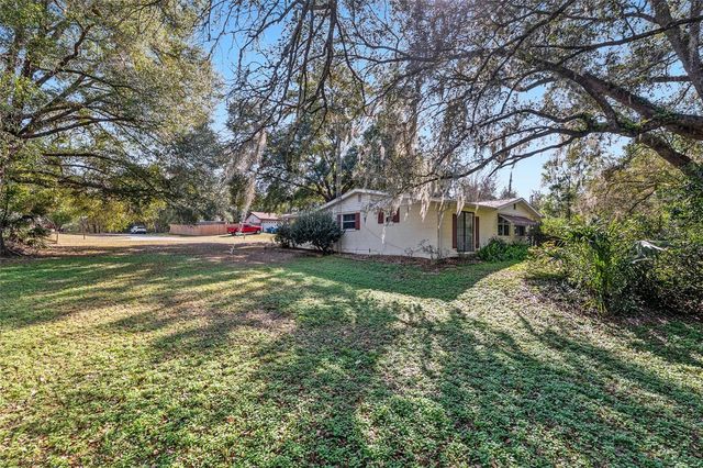 560 E COUNTRY CLUB DRIVE, Williston, FL 32696