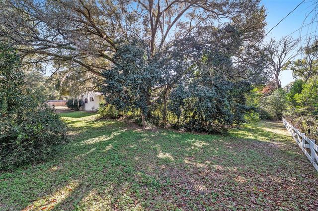 560 E COUNTRY CLUB DRIVE, Williston, FL 32696