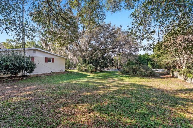 560 E COUNTRY CLUB DRIVE, Williston, FL 32696