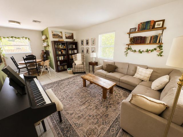 818 Glenridge Drive, West Palm Beach, FL 33405
