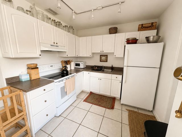818 Glenridge Drive, West Palm Beach, FL 33405