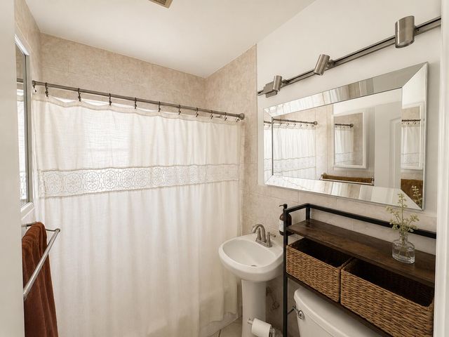 818 Glenridge Drive, West Palm Beach, FL 33405