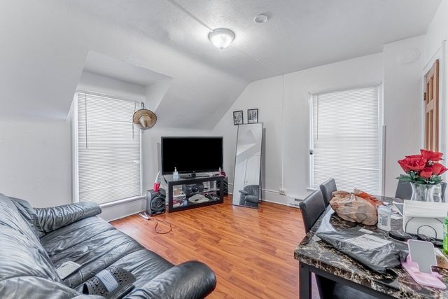 131 N Gifford Street, Elgin, IL 60120