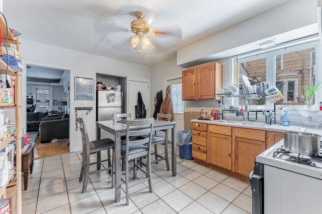 131 N Gifford Street, Elgin, IL 60120