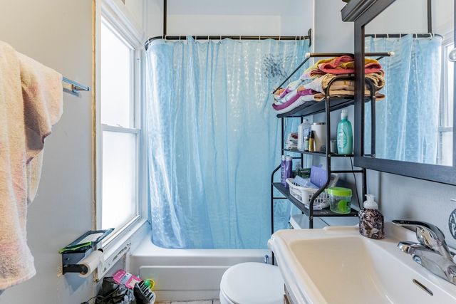 131 N Gifford Street, Elgin, IL 60120