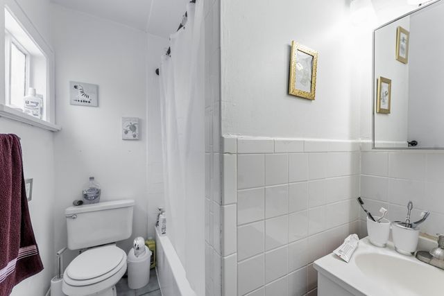 131 N Gifford Street, Elgin, IL 60120