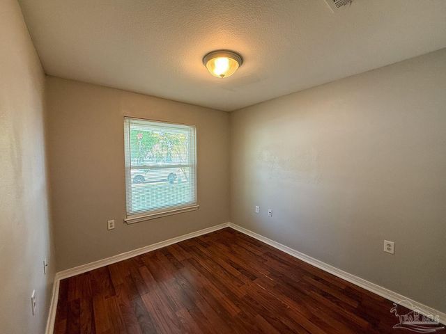 5919 Bilek Dr, Pensacola, FL 32526