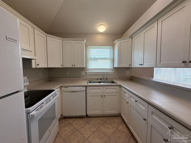 5919 Bilek Dr, Pensacola, FL 32526