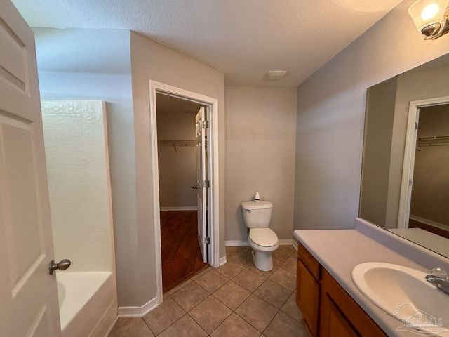 5919 Bilek Dr, Pensacola, FL 32526