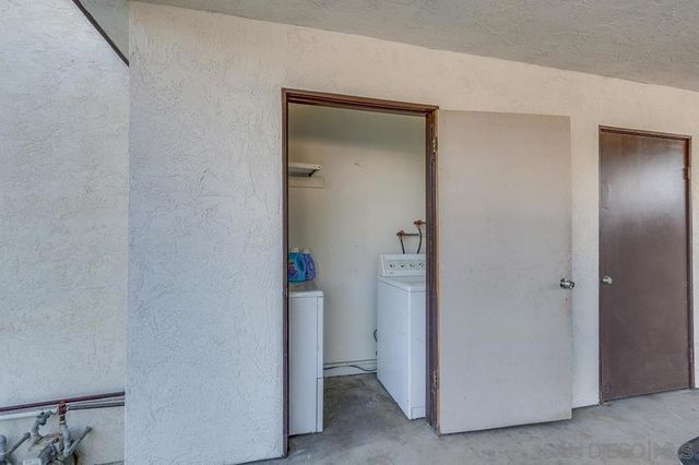 948 Gillespie Dr, Spring Valley, CA 91977