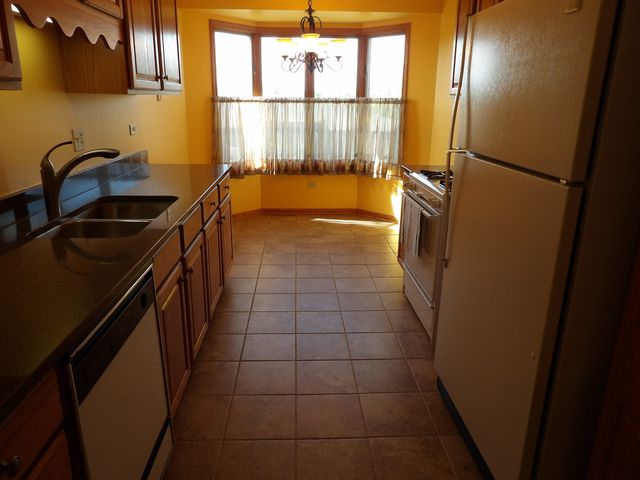 3640 186th Street 402, Lansing, IL 60438
