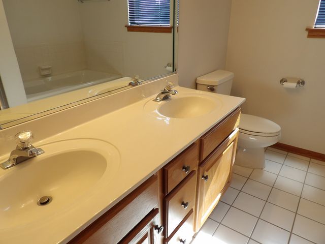 3640 186th Street 402, Lansing, IL 60438