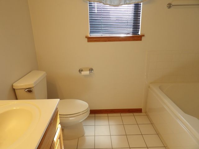 3640 186th Street 402, Lansing, IL 60438