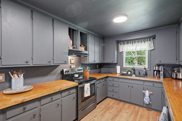 745 Lois Ridge Rd, Lynchburg, TN 37352