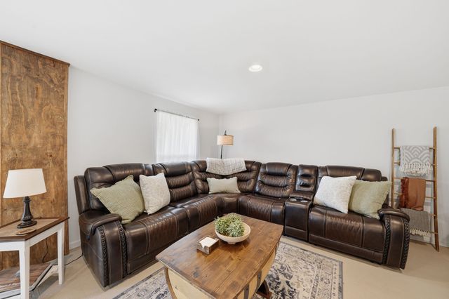 745 Lois Ridge Rd, Lynchburg, TN 37352