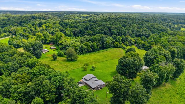 745 Lois Ridge Rd, Lynchburg, TN 37352