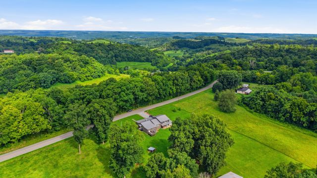 745 Lois Ridge Rd, Lynchburg, TN 37352