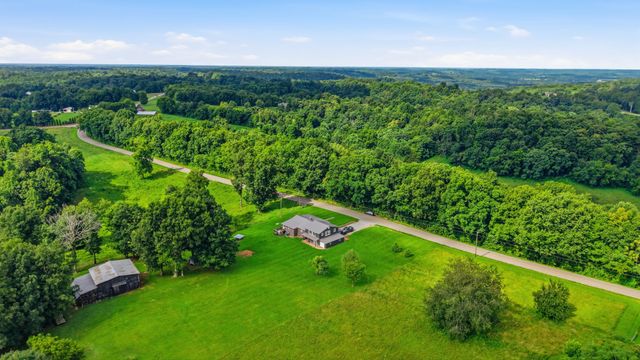 745 Lois Ridge Rd, Lynchburg, TN 37352