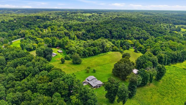 745 Lois Ridge Rd, Lynchburg, TN 37352