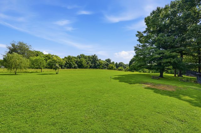745 Lois Ridge Rd, Lynchburg, TN 37352